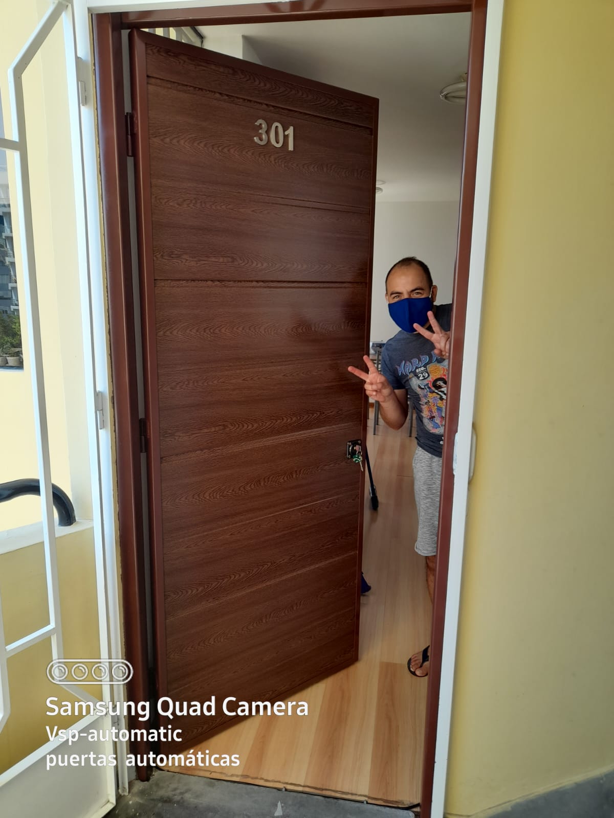 Puerta ingreso principal a hogar